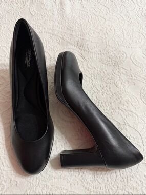 Rockport Heels Size 10.5M Black Rounded Toe Block Platform